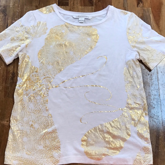 ✨ Diane von Furstenberg printed tee ✨ - Picture 1 of 3